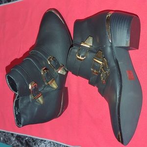 Buckled Zipper Ankle Booties 7.5